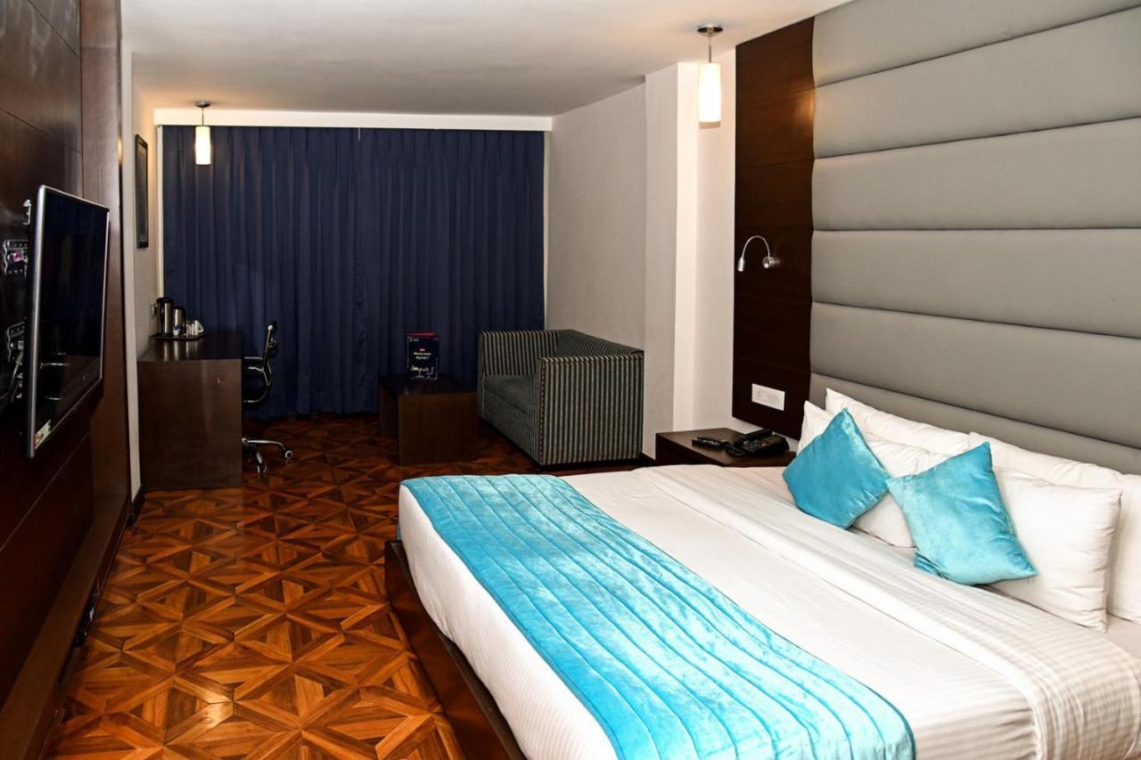 Hotel Sunbeam Premium Zirakpur Exterior foto