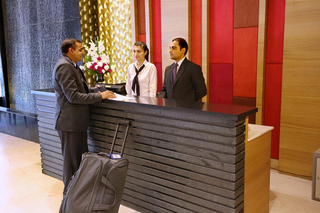 Hotel Sunbeam Premium Zirakpur Exterior foto