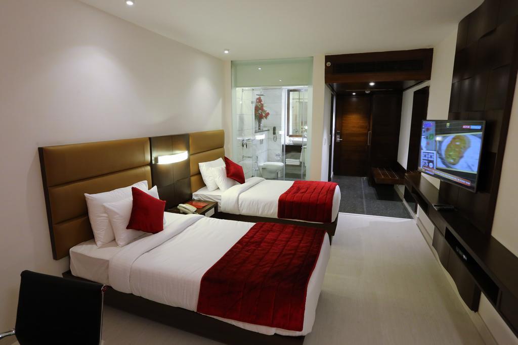 Hotel Sunbeam Premium Zirakpur Exterior foto