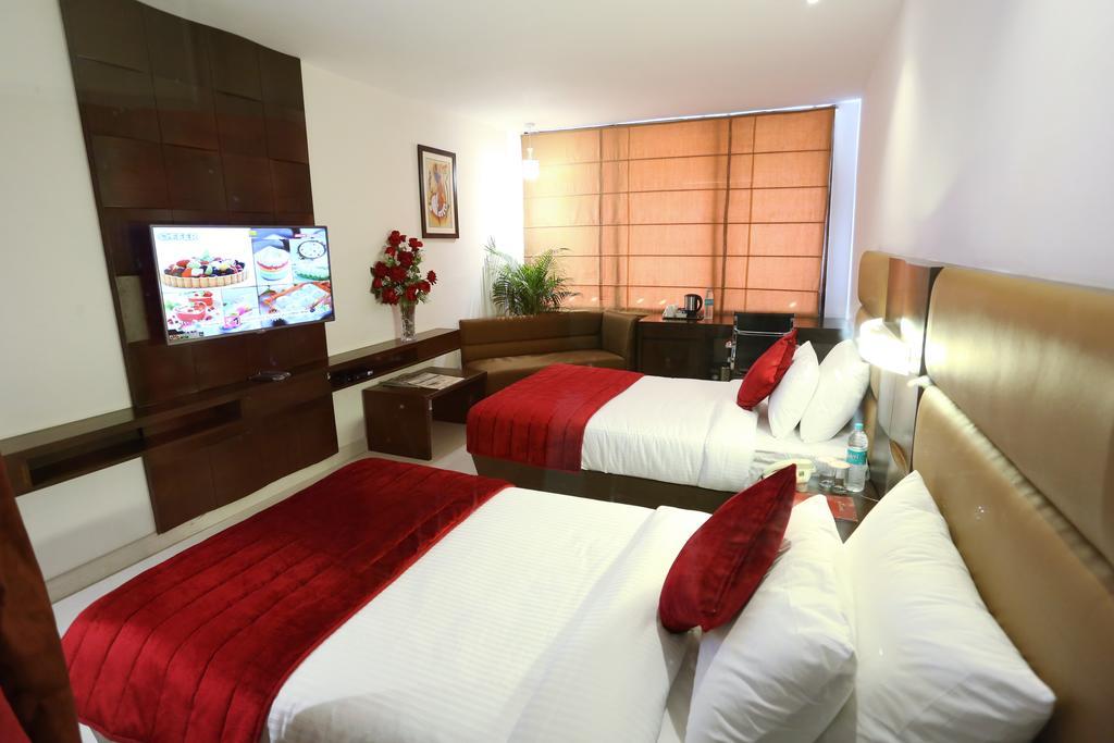 Hotel Sunbeam Premium Zirakpur Exterior foto