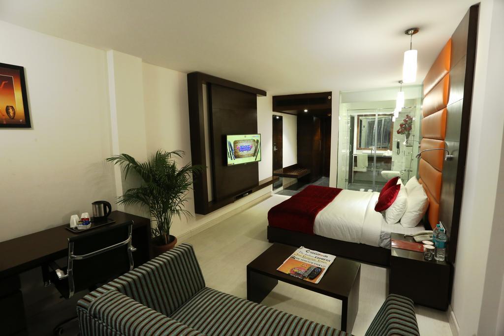 Hotel Sunbeam Premium Zirakpur Habitación foto