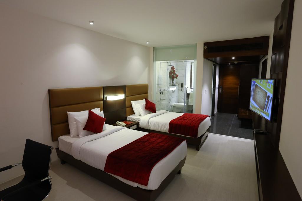 Hotel Sunbeam Premium Zirakpur Habitación foto