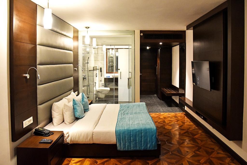 Hotel Sunbeam Premium Zirakpur Exterior foto