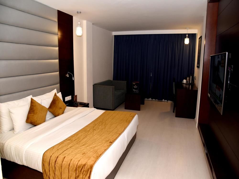 Hotel Sunbeam Premium Zirakpur Exterior foto