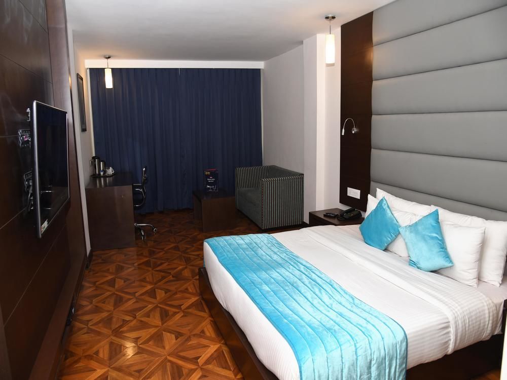 Hotel Sunbeam Premium Zirakpur Exterior foto