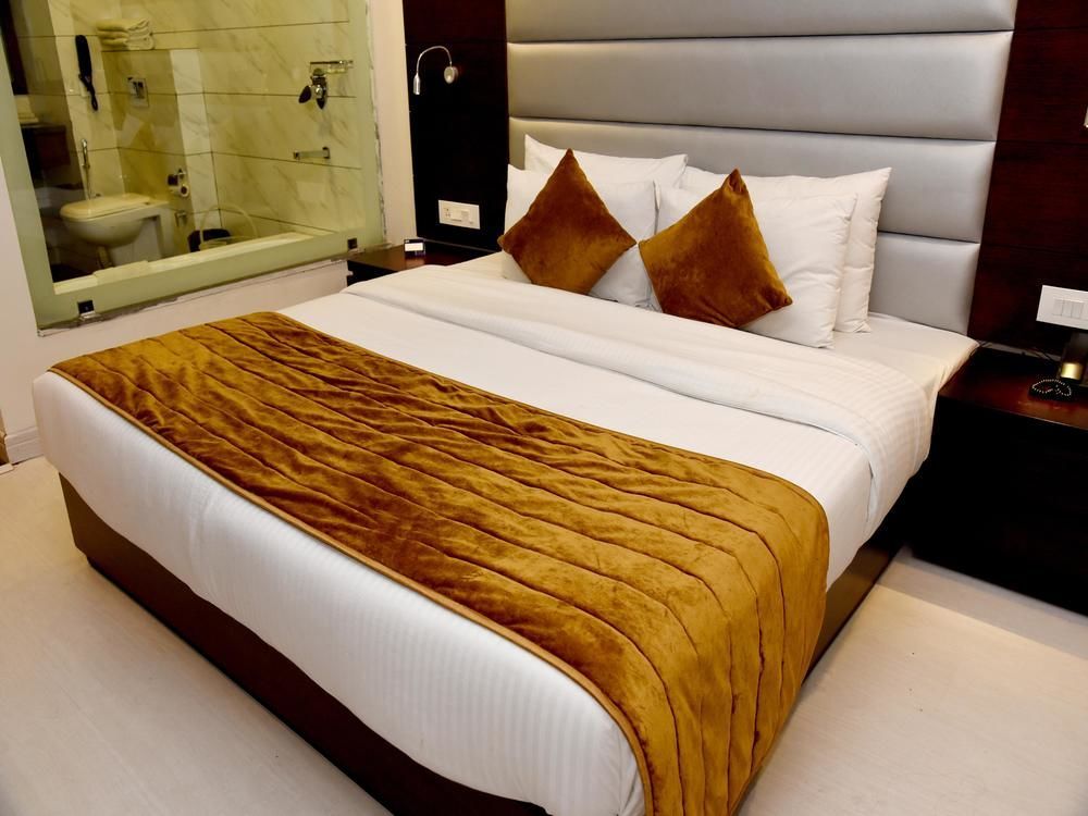 Hotel Sunbeam Premium Zirakpur Exterior foto